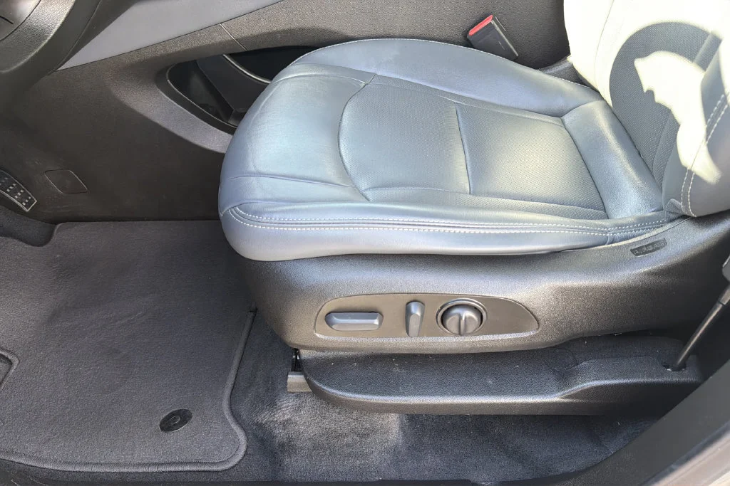 Used 2023 Includes Pitch Dark Night lower exterior accent color.) Buick Essence image 24