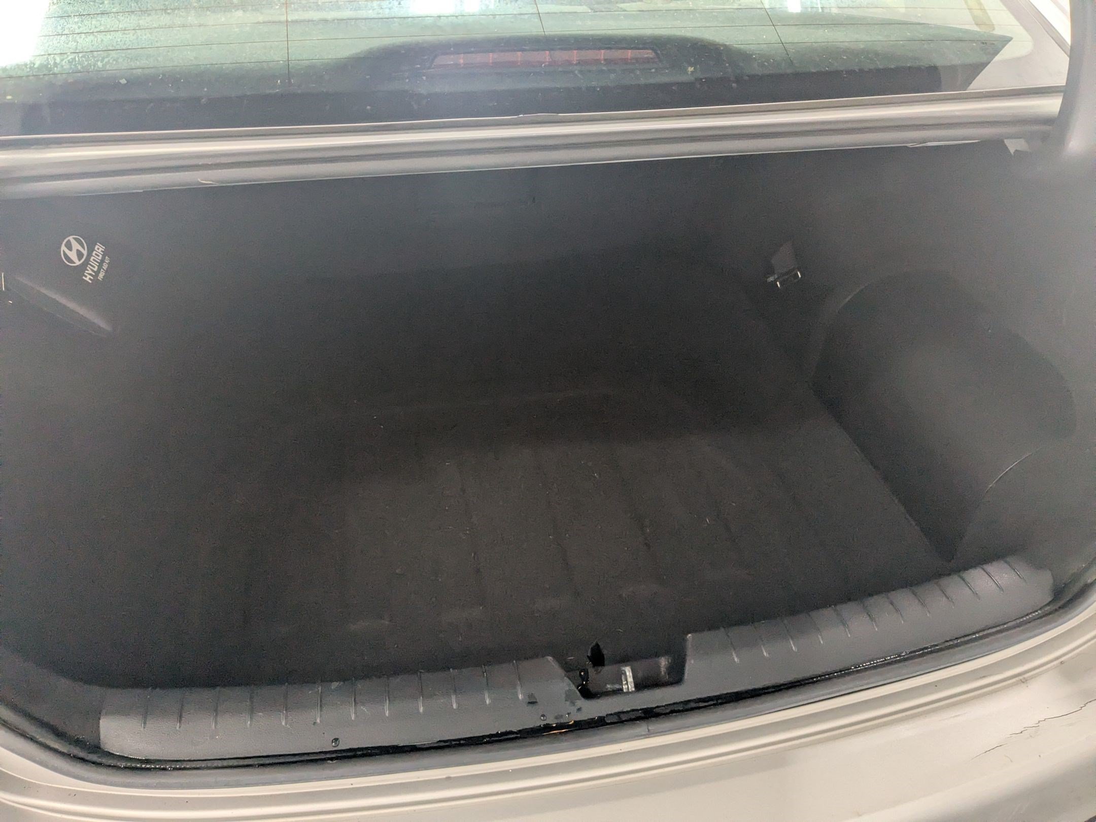 Used 2016 Starlight Silver Hyundai SE image 22