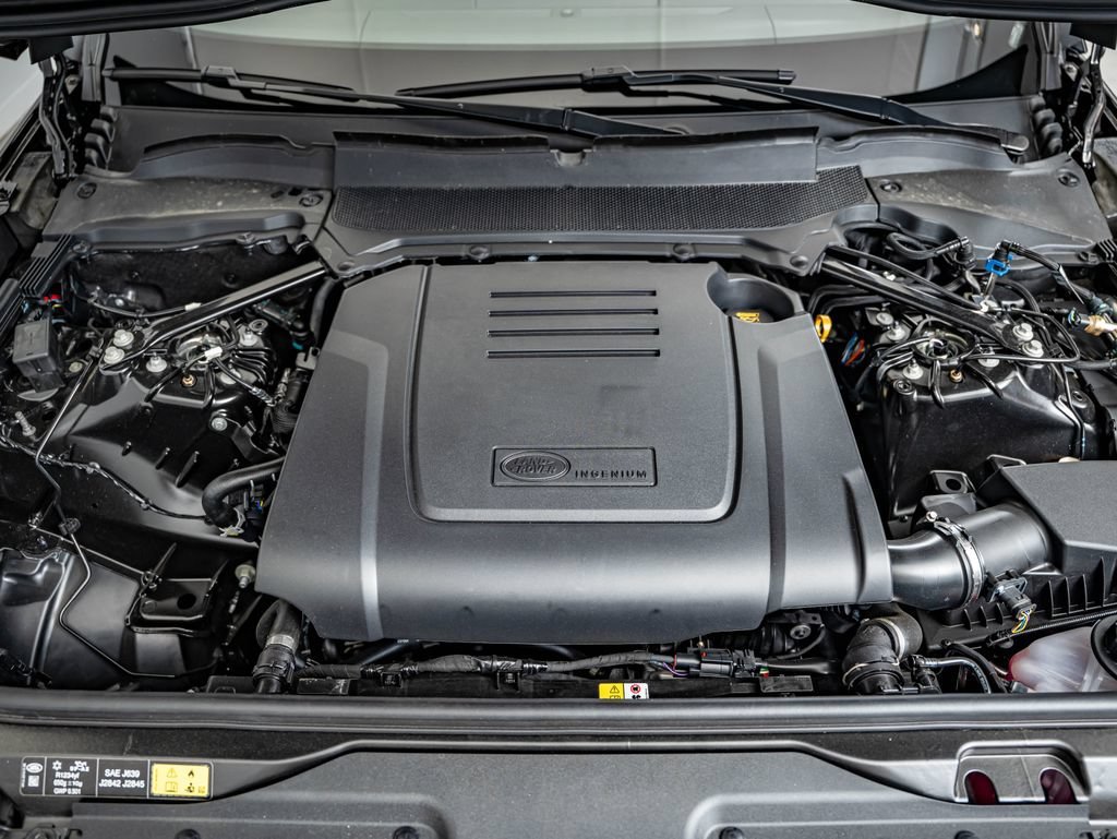 New 2026 Santorini Black Land Rover Dynamic SE image 40