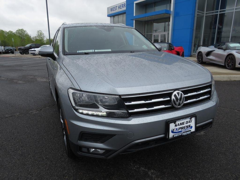 Used 2020 Silver Metallic Volkswagen 2.0T SEL image 5