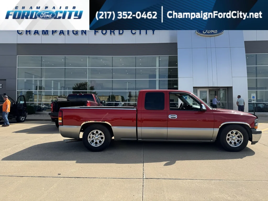 Used 2002 Victory Red Chevrolet LS image 1
