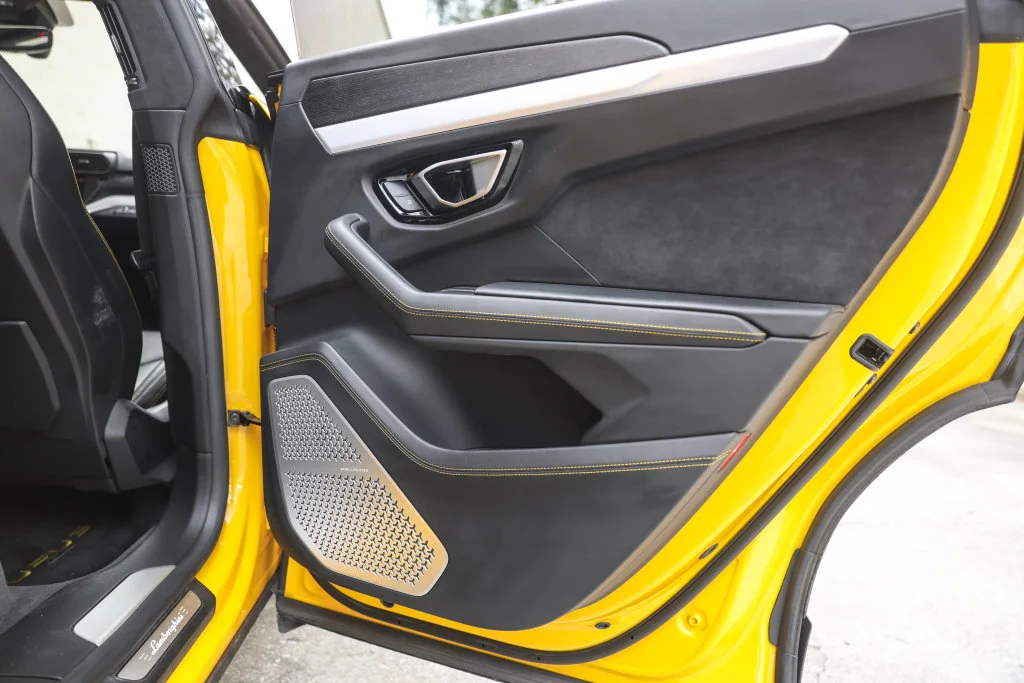 Used 2019 Yellow Lamborghini Base image 39