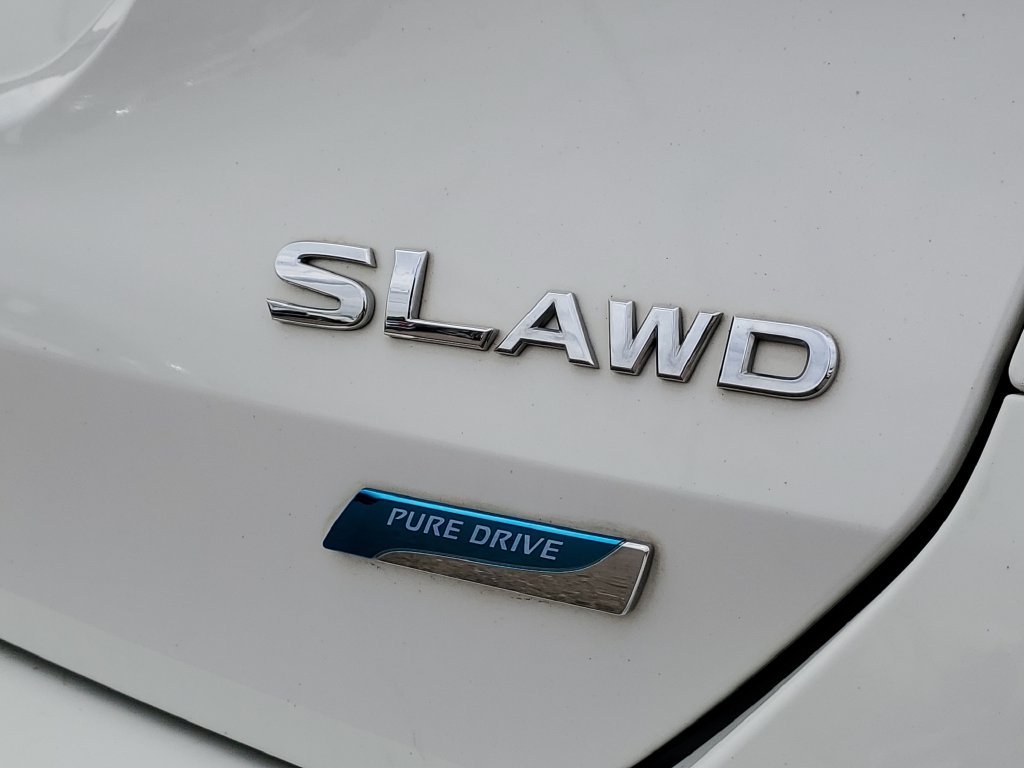 Used 2014 Moonlight White Nissan SL image 6