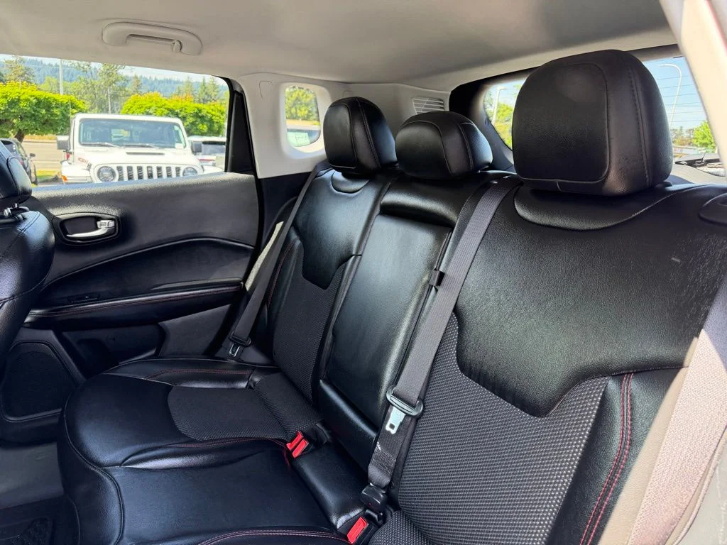 Used 2020 Billet Silver Metallic Clearcoat Jeep Trailhawk image 29