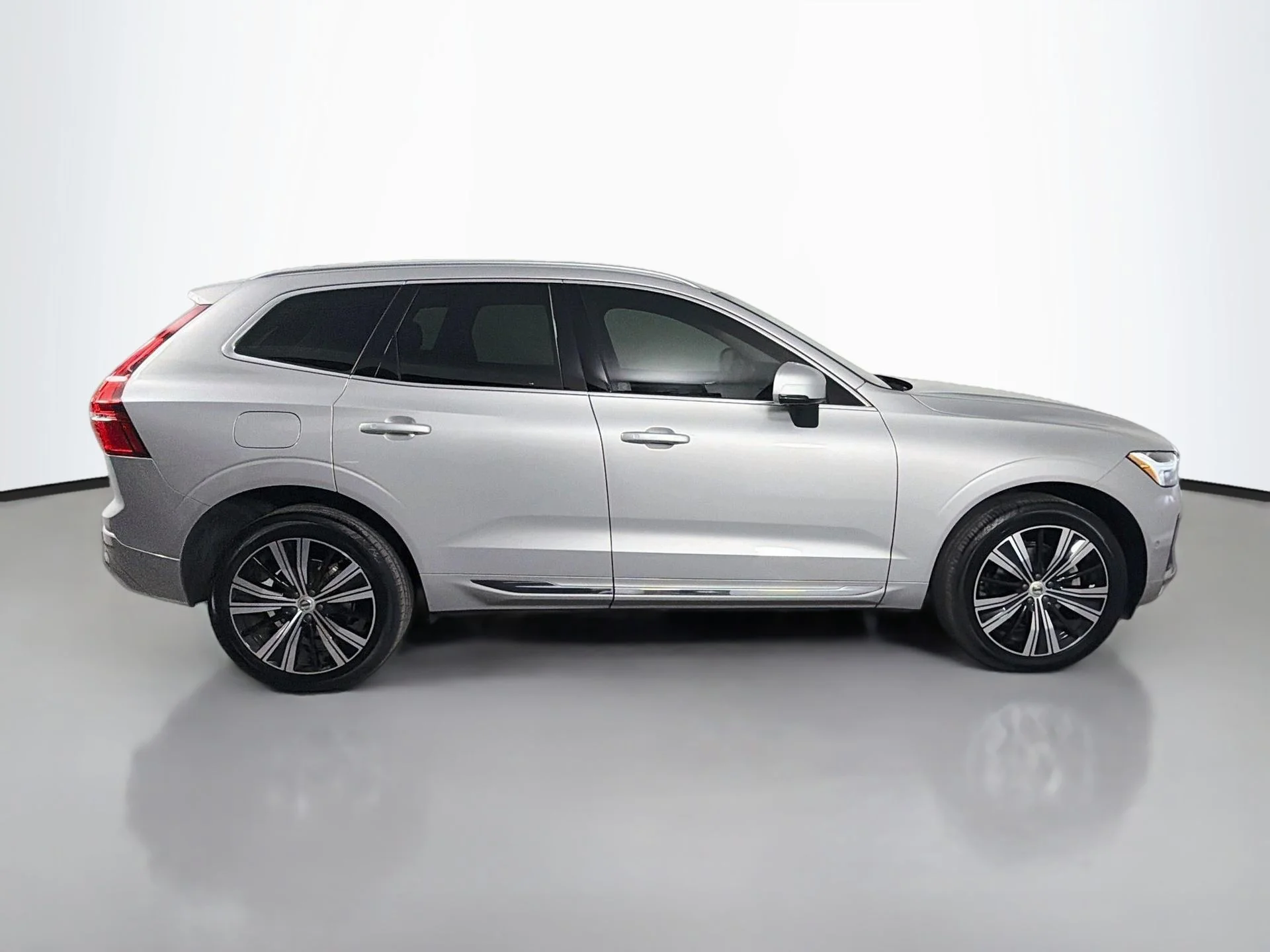 Certified Used 2023 Silver Dawn Volvo Plus image 5