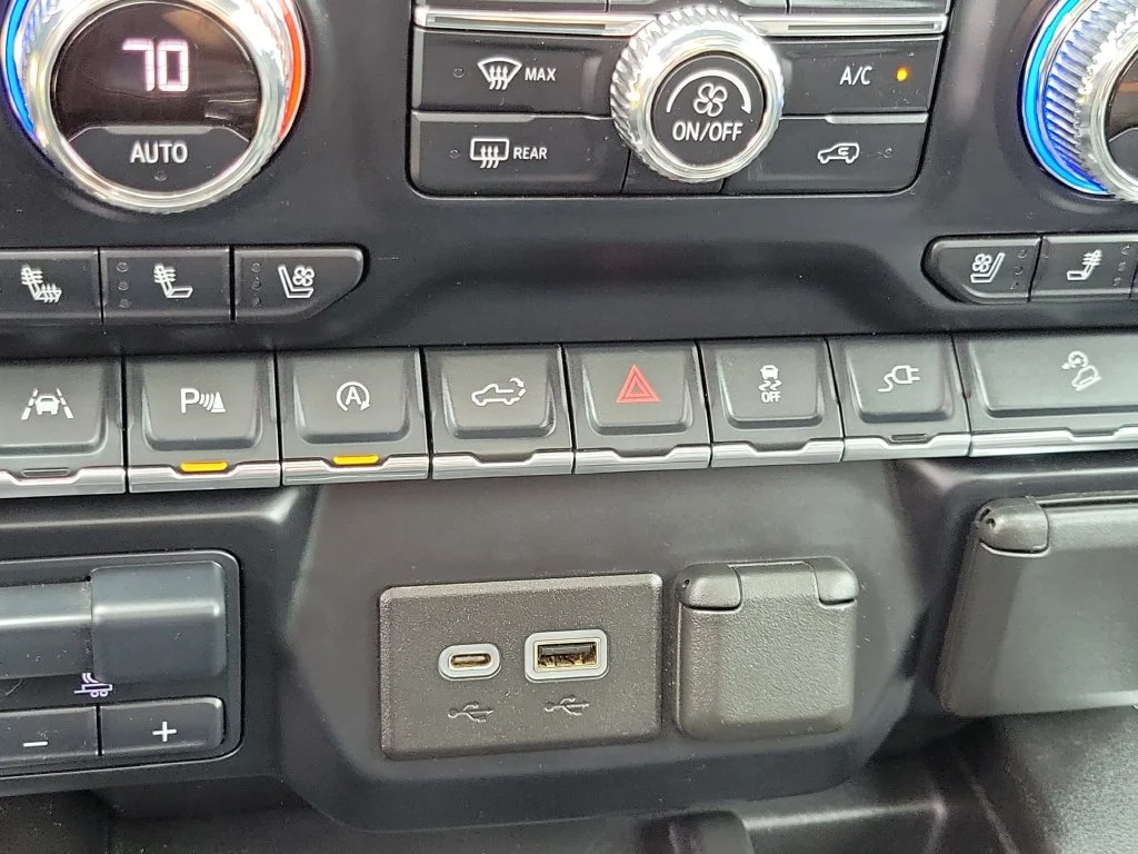 Used 2021 White GMC AT4 image 32