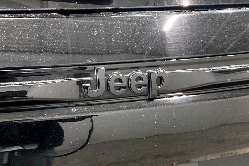 2023 JEEP GRAND CHEROKEE - Image 30