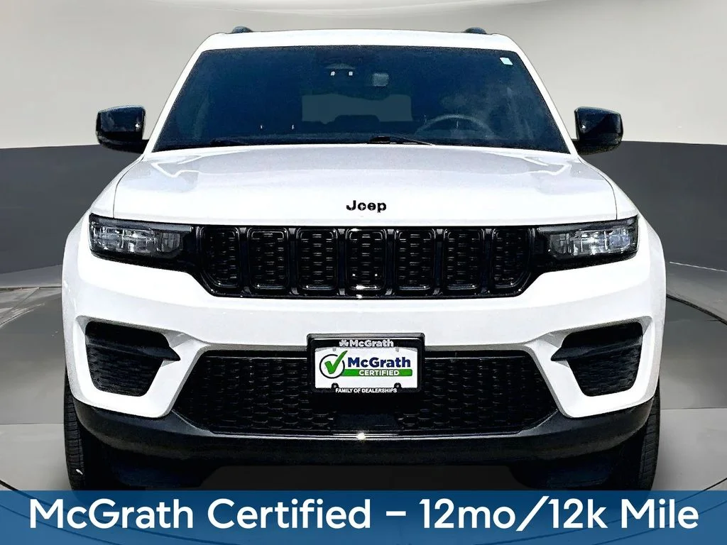 Used 2023 White Jeep Altitude X image 2