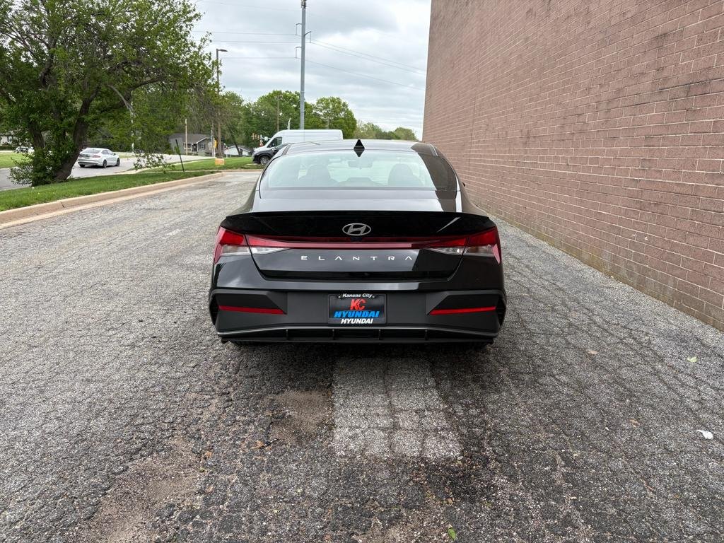 New 2026 Abyss Black Hyundai SEL Sport image 4
