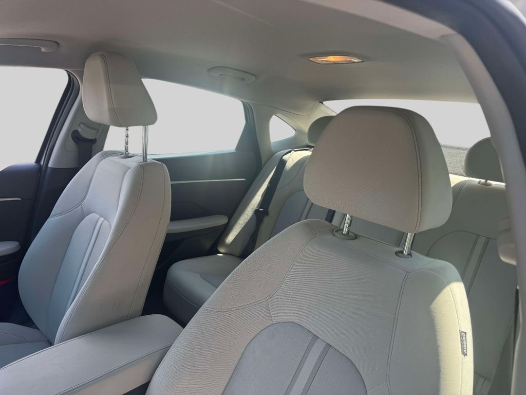 Used 2023 Silver Hyundai SEL image 18