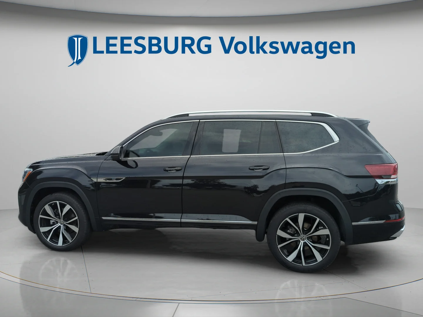 Used 2026 Deep Black Volkswagen 2.0T SEL Premium R-Line image 8