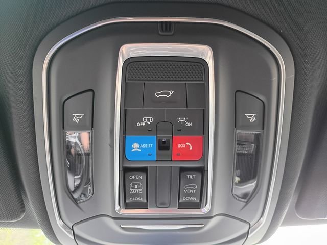 New 2026 Silver Zynith Exterior Paint Jeep Laredo X image 18