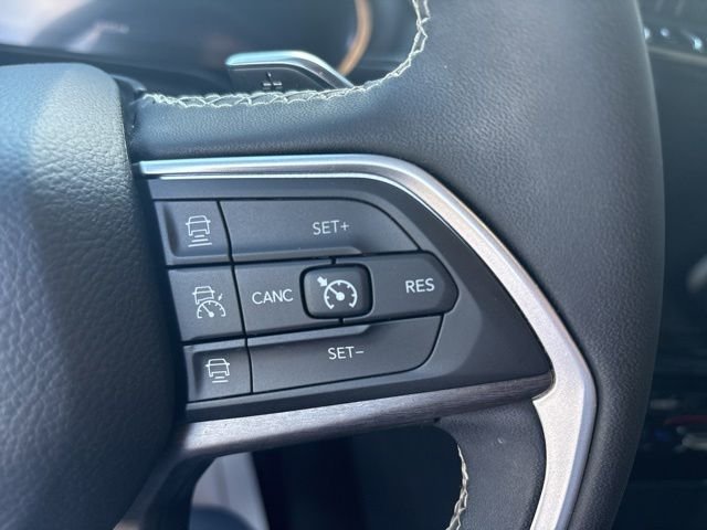 Used 2023 Silver Jeep Limited image 17