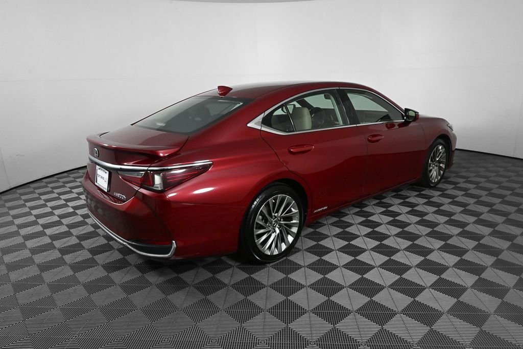 Used 2020 Red Lexus 300h Luxury image 24