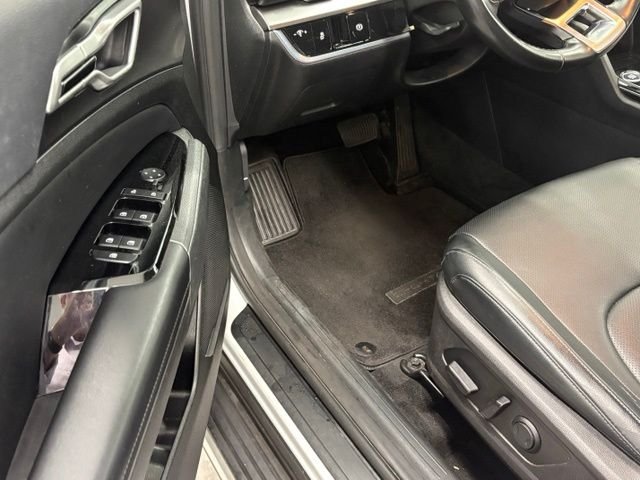 Used 2023 White Kia EX image 10