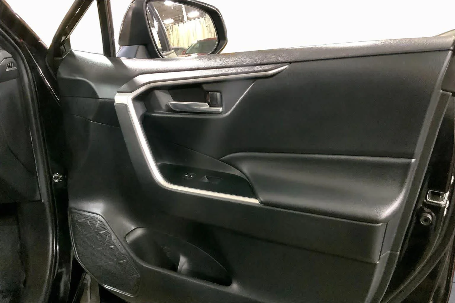 Used 2020 Midnight Black Metallic Toyota XLE image 23