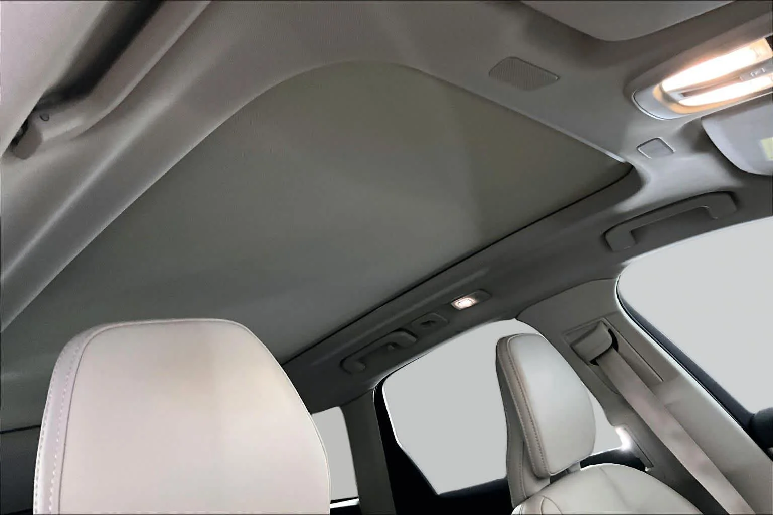 Used 2022 Crystal White Metallic Volvo Inscription image 14