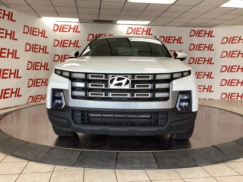 Used 2025 White Hyundai SEL image 2