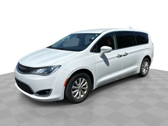 2018 Chrysler Pacifica Touring Plus's photo