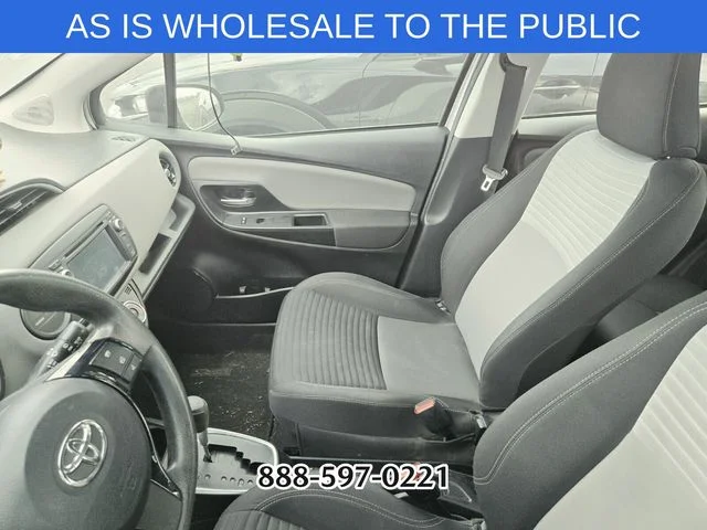 Used 2018 Silver Toyota LE image 9