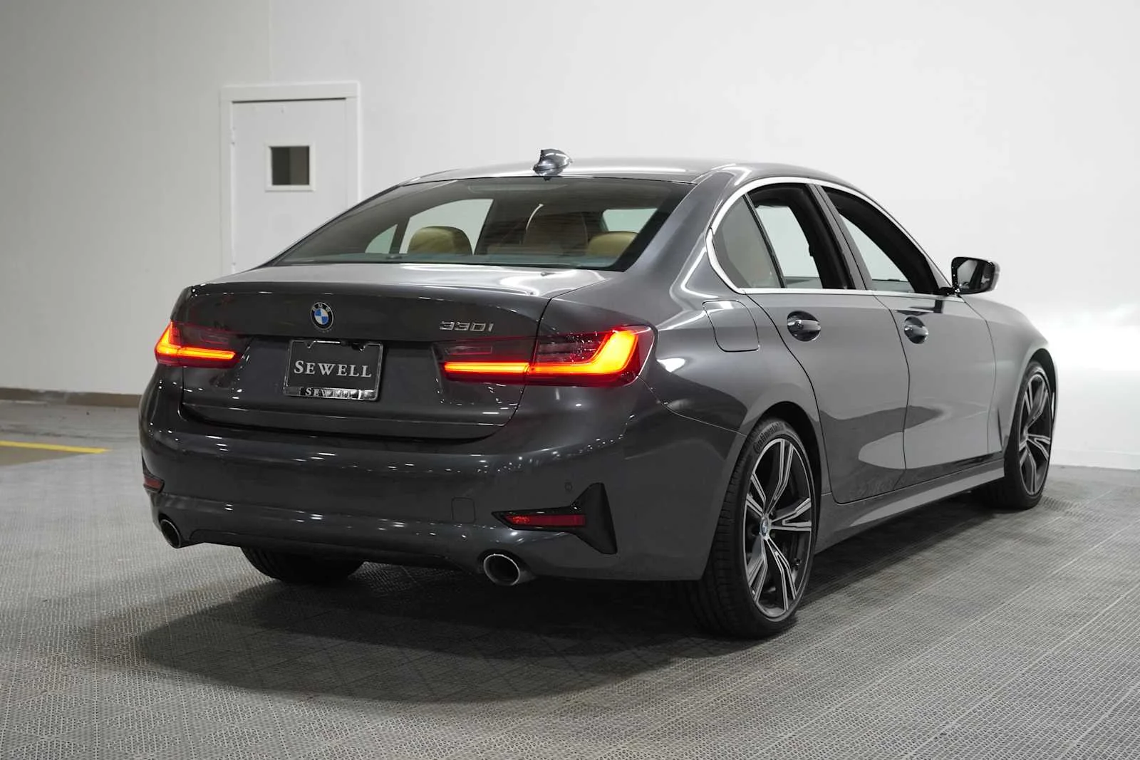 Used 2019 Mineral Grey Metallic BMW 330i image 4