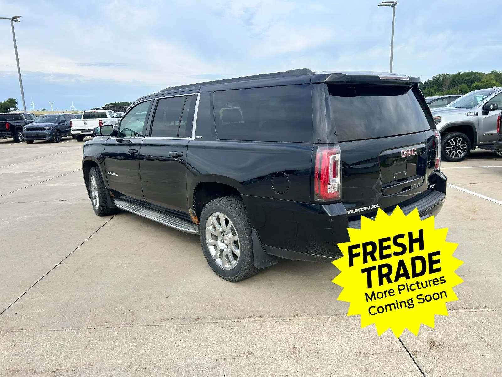 Used 2015 GMC Yukon XL SLT with VIN 1GKS2HKC4FR300318 for sale in Charles City, IA