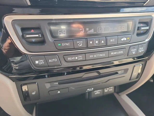 Used 2019 White Honda Touring 7-Passenger image 33