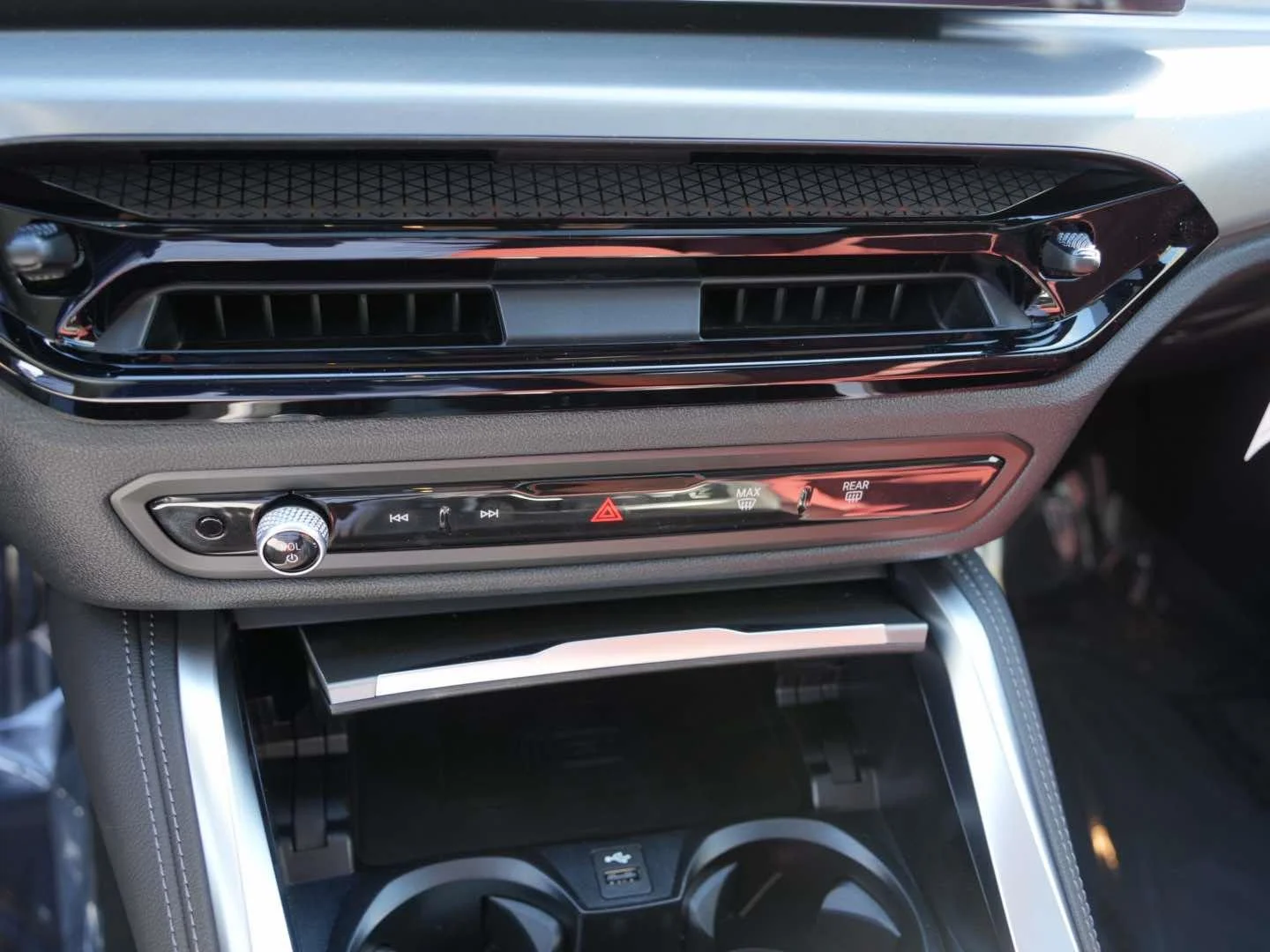 New 2026 Black Sapphire Metallic BMW M440i xDrive image 18