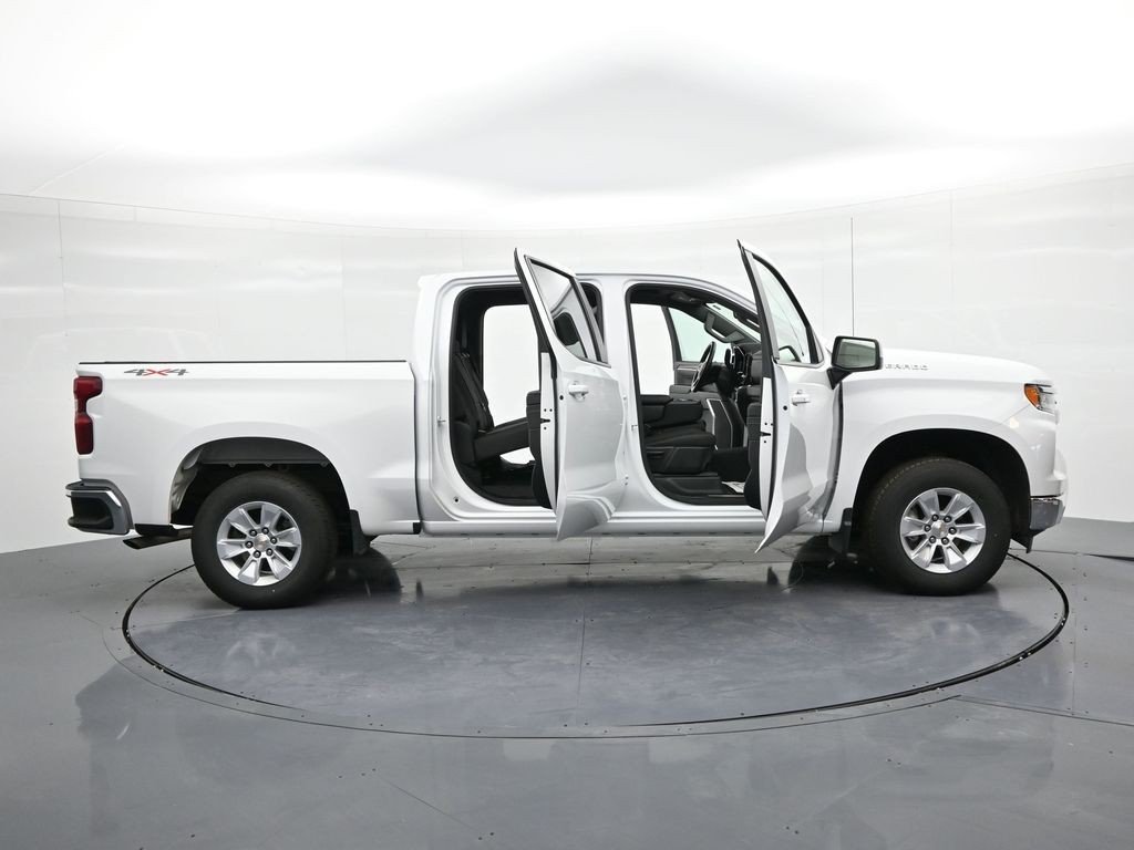 Used 2025 Summit White Chevrolet LT image 24