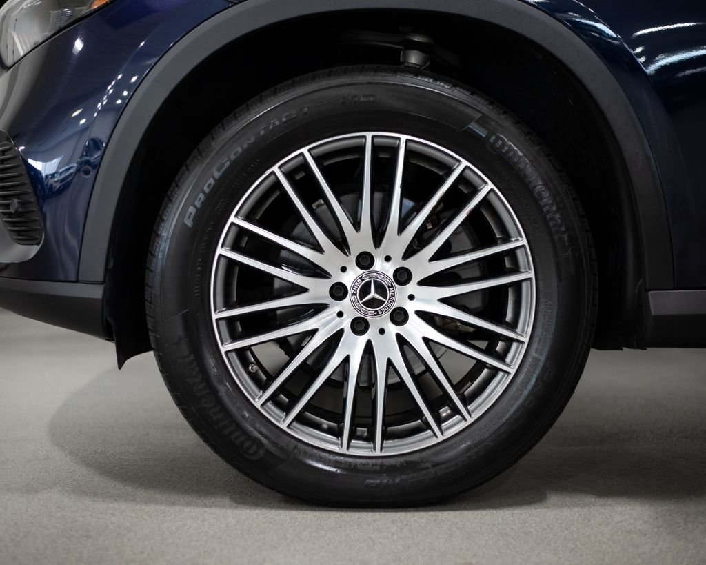 Certified Used 2023  Mercedes-Benz GLC 300 image 4