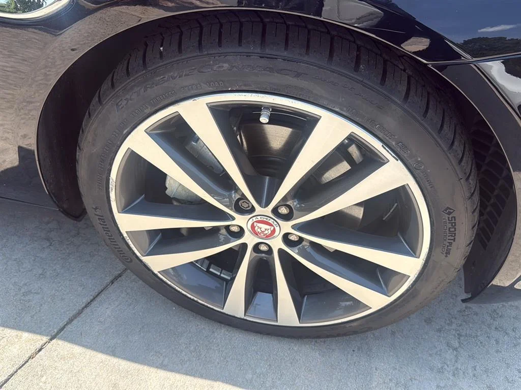 Used 2019 Narvik Black Jaguar 25t Prestige image 19