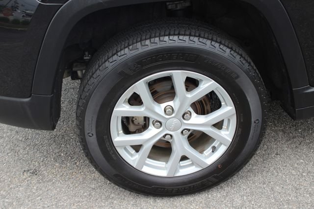 Used 2023 Black Jeep Limited image 39