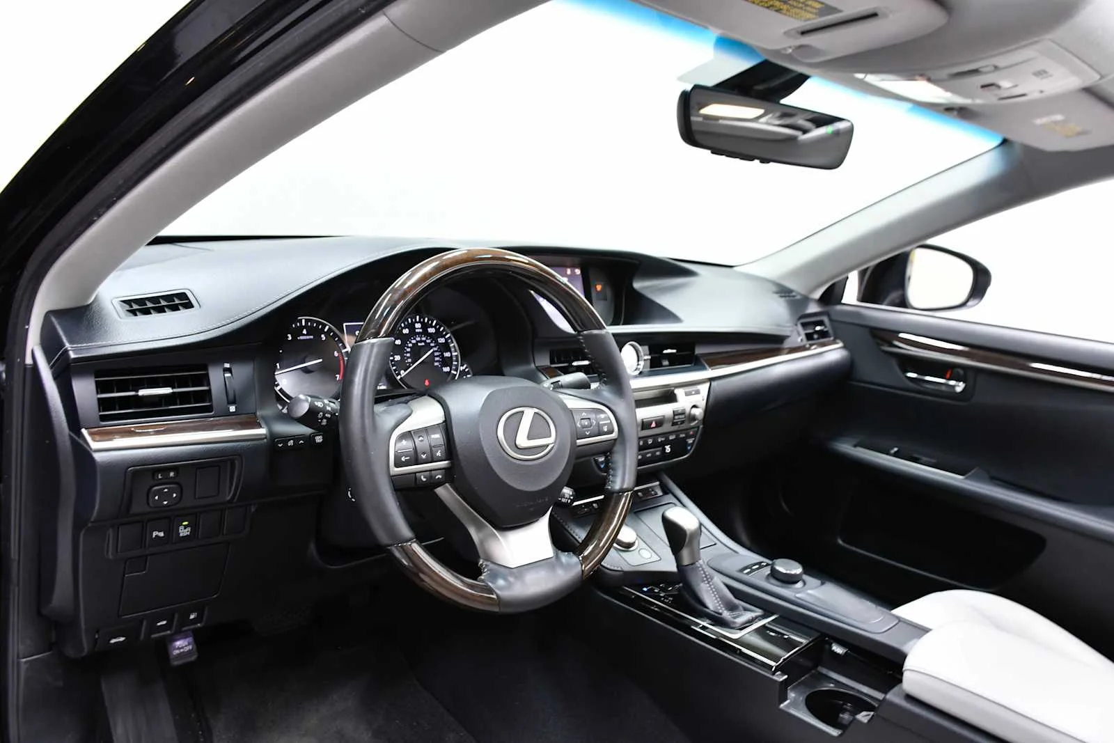 Used 2016 Obsidian Lexus  image 17