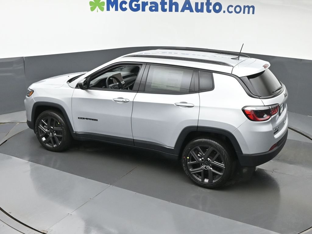 New 2026 Silver Zynith Metallic Clear-Coat Exterior Paint Jeep Latitude image 26