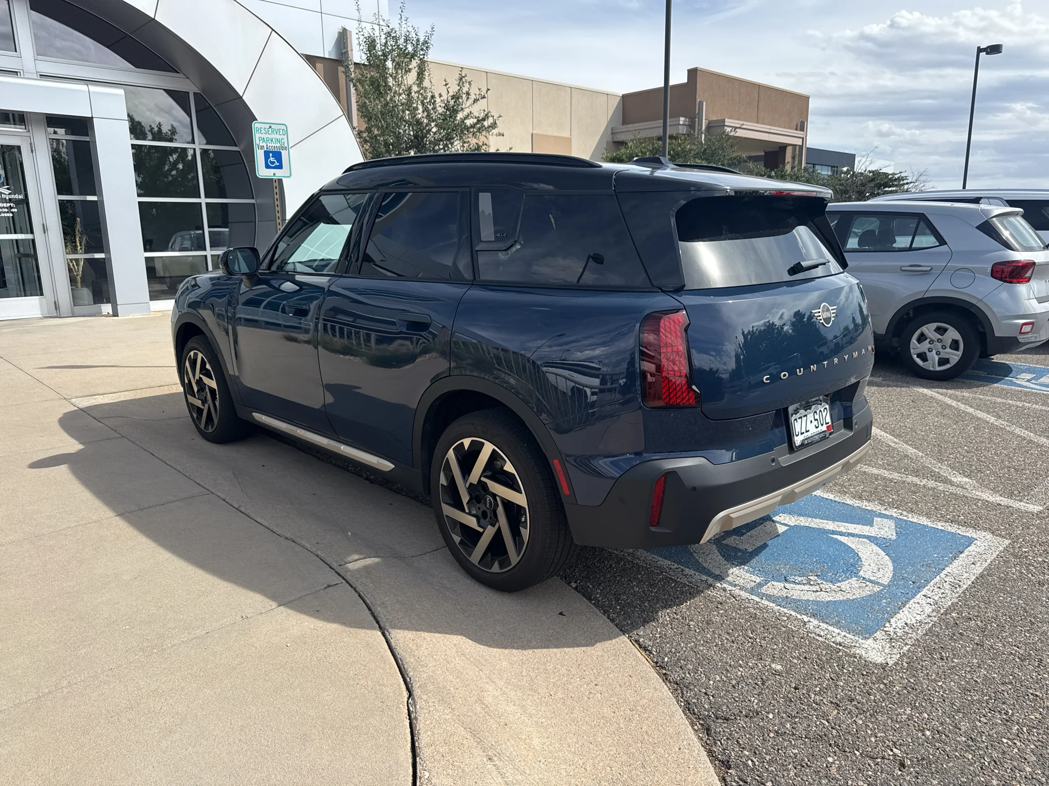 Used 2025 Indigo Sunset Blue Metallic MINI S image 2