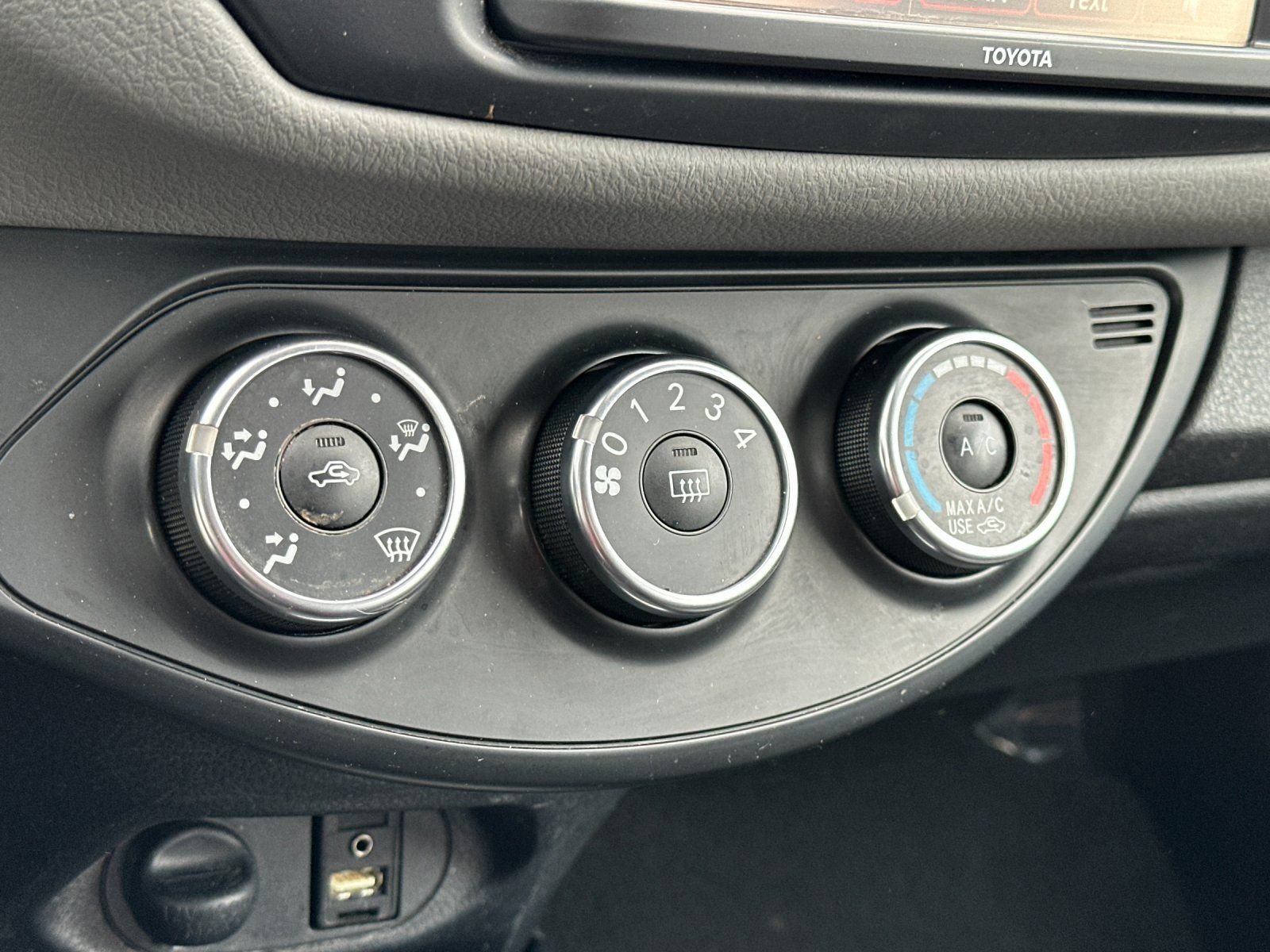 Used 2017 Silver Toyota L image 18