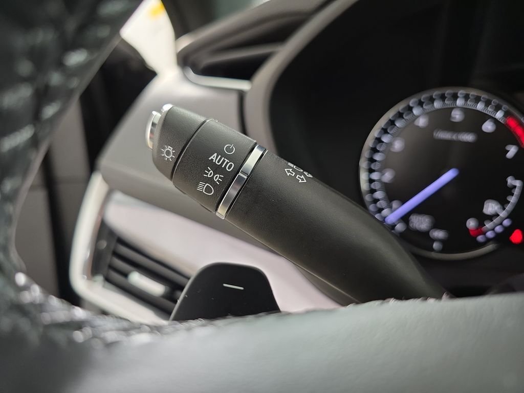 Used 2022 Stellar Black Metallic Cadillac Luxury image 28