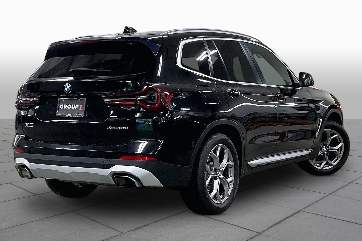 Used 2022 Jet Black BMW xDrive30i image 13