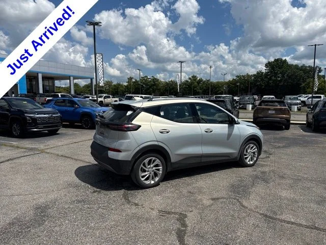 Used 2023 Silver Chevrolet LT image 4
