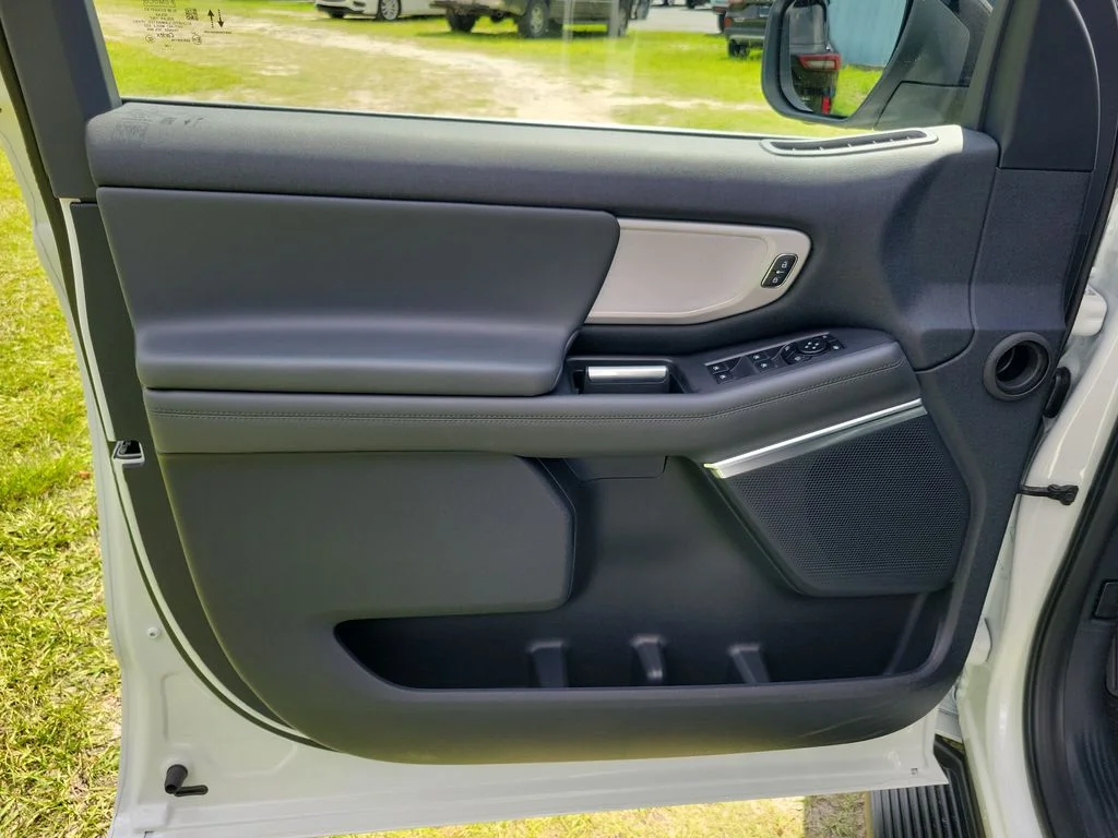 New 2027 Star White Metallic Tri-Coat Ford Active image 15