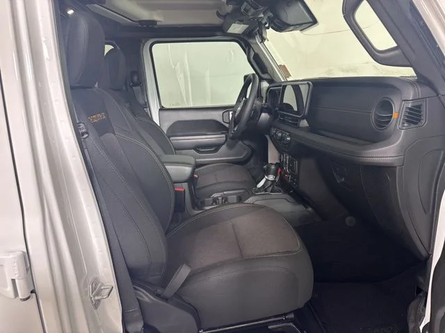 Used 2025 White Jeep Mojave image 4