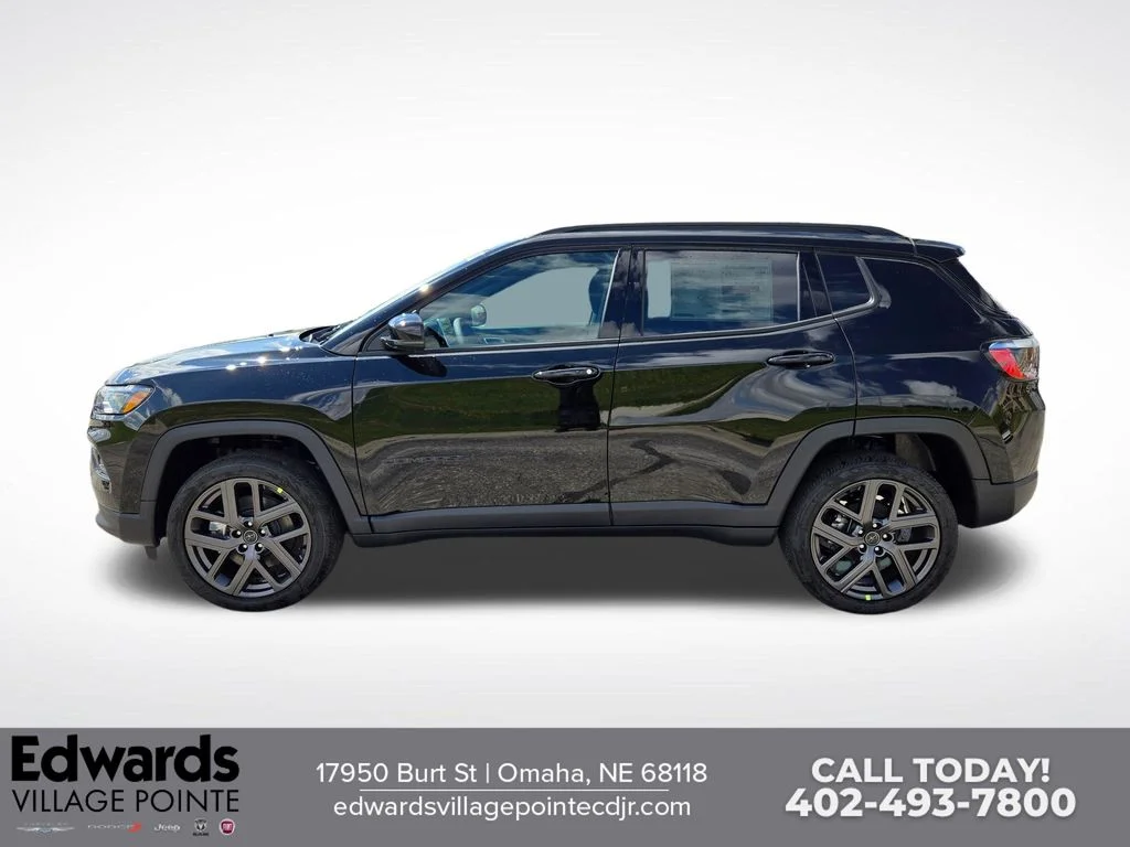 New 2026 Diamond Black Crystal Pearlcoat Jeep Limited image 6