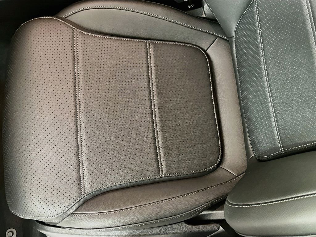 New 2027 Black Mercedes-Benz GLC 300 image 18