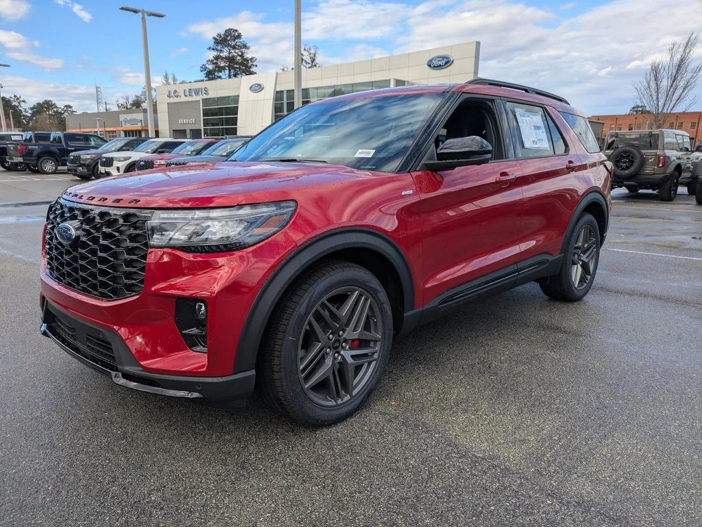 New 2026 Rapid Red Metallic Tinted Clearcoat Ford ST-Line image 8