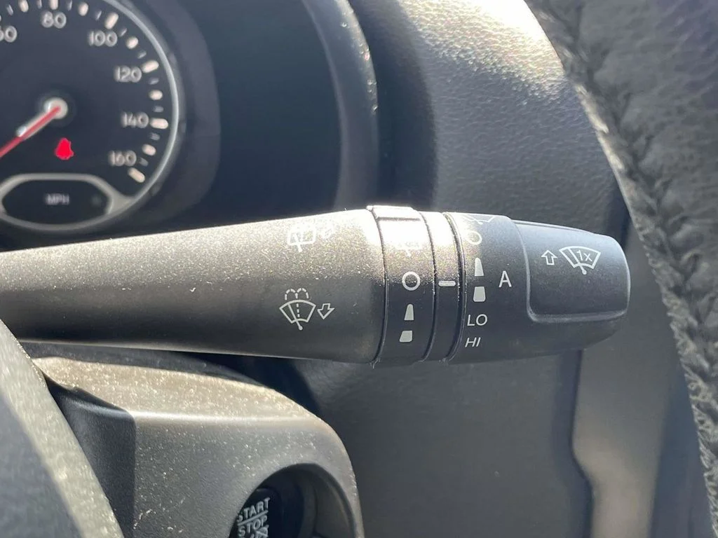 Used 2020 Blue Jeep Latitude image 32