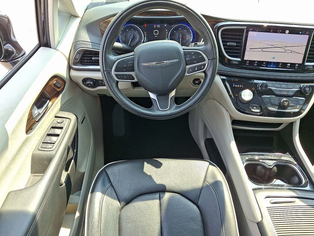 Used 2022 Black Chrysler Limited image 13