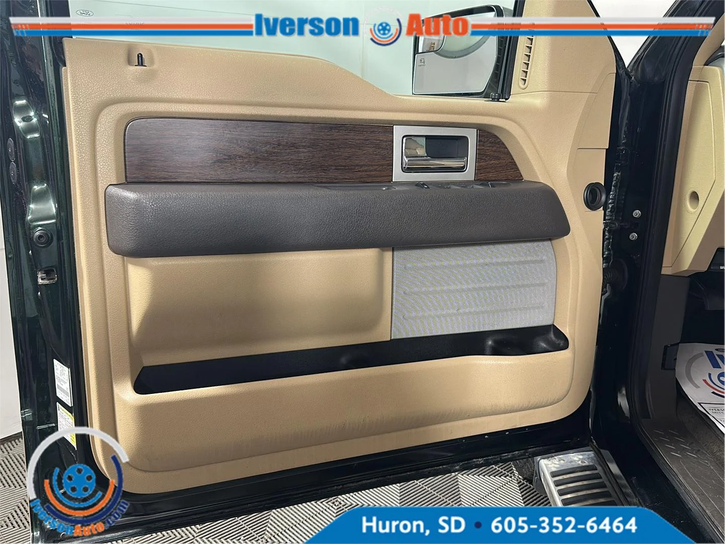 Used 2013 Green Gem Metallic/Pale Adobe Metallic Ford Lariat image 11