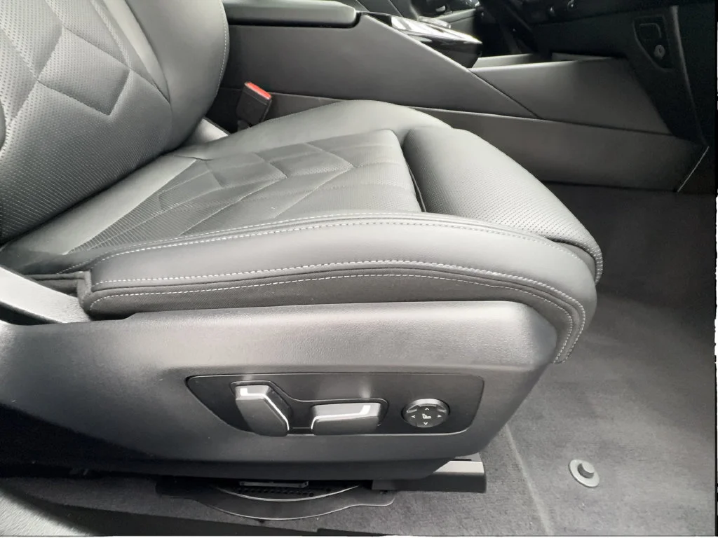 Used 2026 Black BMW 530i xDrive image 34