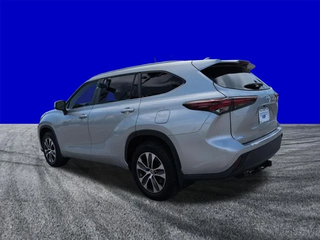 Certified Used 2024 2024 TOYOTA HIGHLANDER XLE Toyota XLE image 6