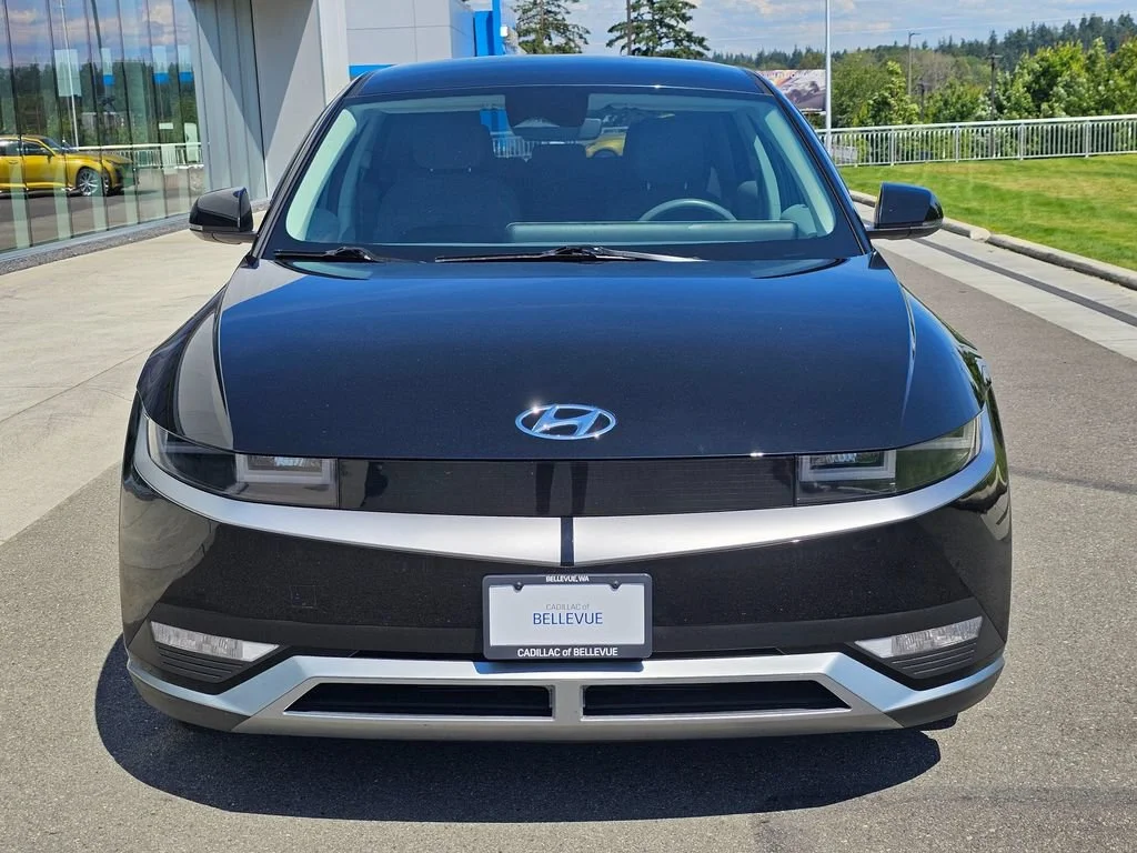 Used 2022  Hyundai SE image 8